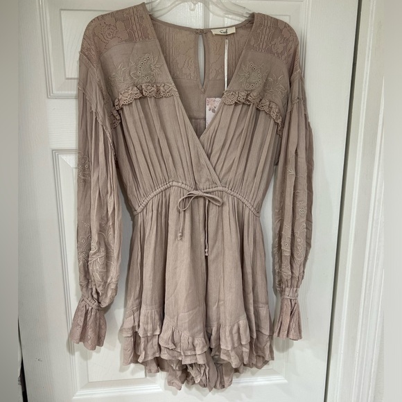 NEW tan boho lace ruffle bow romper - Picture 3 of 10